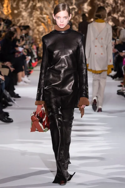 Look 17